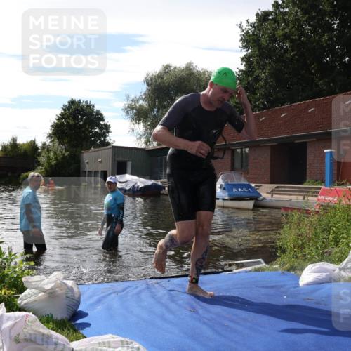 31.08.2025 - Elbe Triathlon Hamburg Luisa Fischer http://msf.ph/oto/8680670 31.08.2025 14:57:12 Schwimmen  meine-sportfotos.de