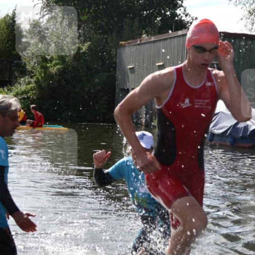 31.08.2025 - Elbe Triathlon Hamburg Luisa Fischer http://msf.ph/oto/8680675 31.08.2025 14:57:49 Schwimmen  meine-sportfotos.de
