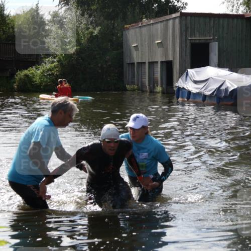 31.08.2025 - Elbe Triathlon Hamburg Luisa Fischer http://msf.ph/oto/8680687 31.08.2025 15:00:06 Schwimmen  meine-sportfotos.de