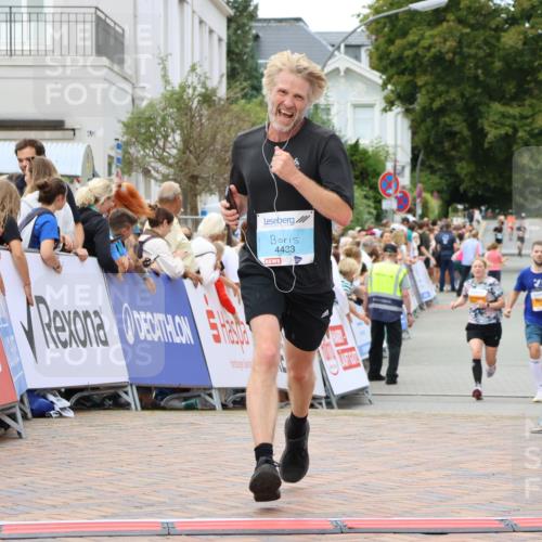 31.08.2025 - 21. Blankeneser Heldenlauf Strokosch-Dieckow http://msf.ph/oto/8680693 31.08.2025 12:07:27 Ziel 4430, 4433 meine-sportfotos.de