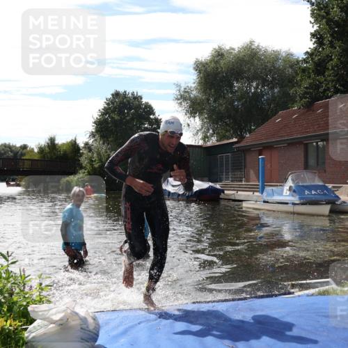 31.08.2025 - Elbe Triathlon Hamburg Luisa Fischer http://msf.ph/oto/8680698 31.08.2025 15:00:08 Schwimmen  meine-sportfotos.de