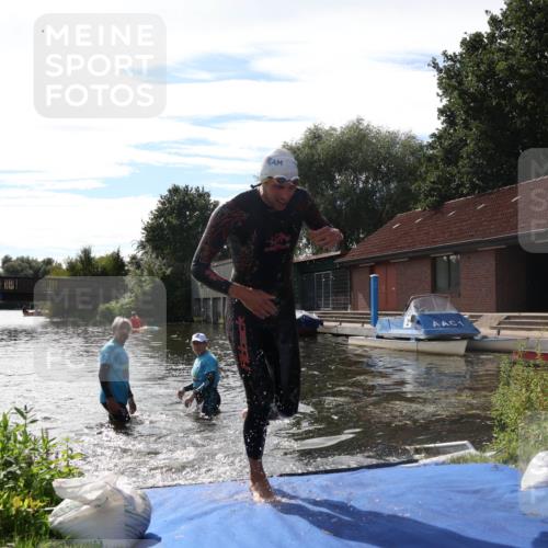 31.08.2025 - Elbe Triathlon Hamburg Luisa Fischer http://msf.ph/oto/8680699 31.08.2025 15:00:08 Schwimmen  meine-sportfotos.de