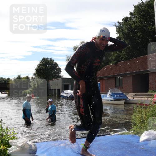 31.08.2025 - Elbe Triathlon Hamburg Luisa Fischer http://msf.ph/oto/8680702 31.08.2025 15:00:08 Schwimmen  meine-sportfotos.de