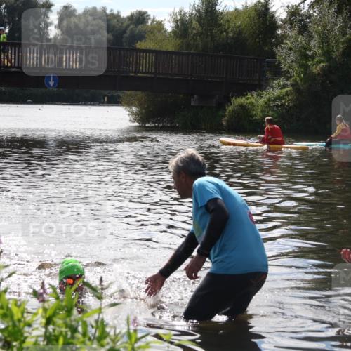 31.08.2025 - Elbe Triathlon Hamburg Luisa Fischer http://msf.ph/oto/8680705 31.08.2025 15:02:10 Schwimmen  meine-sportfotos.de