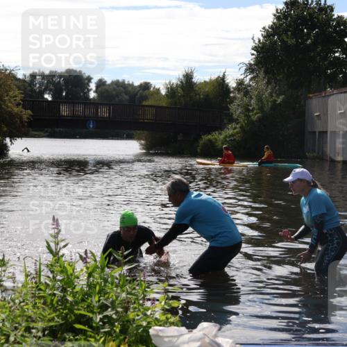 31.08.2025 - Elbe Triathlon Hamburg Luisa Fischer http://msf.ph/oto/8680716 31.08.2025 15:02:12 Schwimmen  meine-sportfotos.de