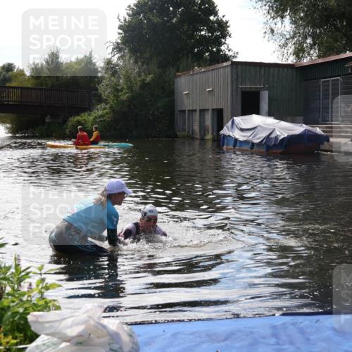 31.08.2025 - Elbe Triathlon Hamburg Luisa Fischer http://msf.ph/oto/8680723 31.08.2025 15:03:05 Schwimmen  meine-sportfotos.de