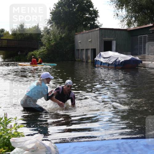 31.08.2025 - Elbe Triathlon Hamburg Luisa Fischer http://msf.ph/oto/8680725 31.08.2025 15:03:06 Schwimmen  meine-sportfotos.de