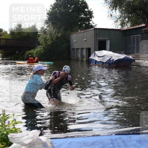 31.08.2025 - Elbe Triathlon Hamburg Luisa Fischer http://msf.ph/oto/8680726 31.08.2025 15:03:06 Schwimmen  meine-sportfotos.de