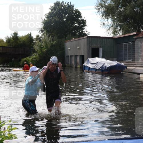 31.08.2025 - Elbe Triathlon Hamburg Luisa Fischer http://msf.ph/oto/8680730 31.08.2025 15:03:07 Schwimmen  meine-sportfotos.de