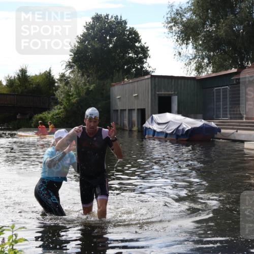 31.08.2025 - Elbe Triathlon Hamburg Luisa Fischer http://msf.ph/oto/8680731 31.08.2025 15:03:07 Schwimmen  meine-sportfotos.de