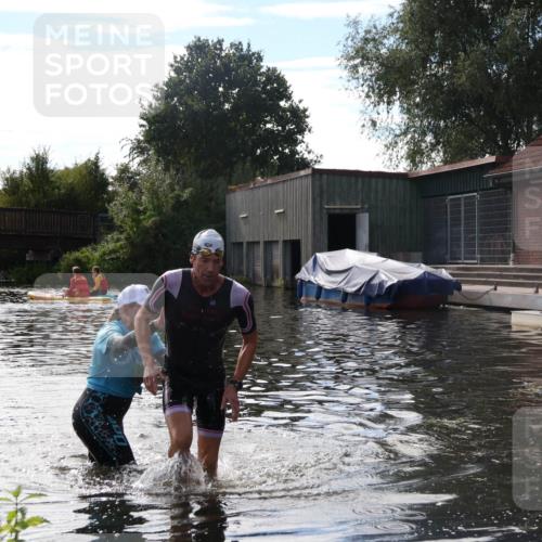 31.08.2025 - Elbe Triathlon Hamburg Luisa Fischer http://msf.ph/oto/8680732 31.08.2025 15:03:07 Schwimmen  meine-sportfotos.de