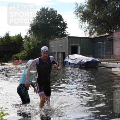 31.08.2025 - Elbe Triathlon Hamburg Luisa Fischer http://msf.ph/oto/8680733 31.08.2025 15:03:08 Schwimmen  meine-sportfotos.de