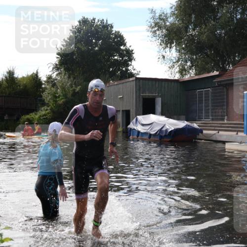 31.08.2025 - Elbe Triathlon Hamburg Luisa Fischer http://msf.ph/oto/8680735 31.08.2025 15:03:08 Schwimmen  meine-sportfotos.de