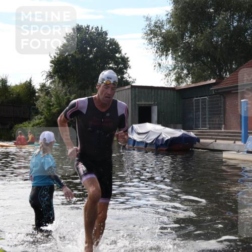 31.08.2025 - Elbe Triathlon Hamburg Luisa Fischer http://msf.ph/oto/8680736 31.08.2025 15:03:08 Schwimmen  meine-sportfotos.de