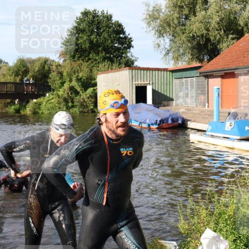 31.08.2025 - Elbe Triathlon Hamburg Luisa Fischer http://msf.ph/oto/8680762 31.08.2025 09:25:04 Schwimmen 671, 699, 704, 741, 745 meine-sportfotos.de