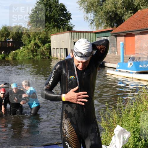 31.08.2025 - Elbe Triathlon Hamburg Luisa Fischer http://msf.ph/oto/8680768 31.08.2025 09:25:05 Schwimmen 671, 699, 704, 741, 745 meine-sportfotos.de