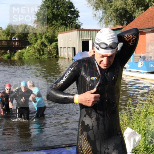 31.08.2025 - Elbe Triathlon Hamburg Luisa Fischer http://msf.ph/oto/8680769 31.08.2025 09:25:05 Schwimmen 671, 699, 704, 741, 745 meine-sportfotos.de