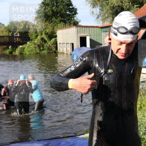 31.08.2025 - Elbe Triathlon Hamburg Luisa Fischer http://msf.ph/oto/8680770 31.08.2025 09:25:06 Schwimmen 671, 699, 704, 741, 745 meine-sportfotos.de