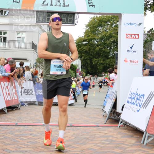 31.08.2025 - 21. Blankeneser Heldenlauf Strokosch-Dieckow http://msf.ph/oto/8680780 31.08.2025 12:07:17 Ziel 4430, 4291 meine-sportfotos.de