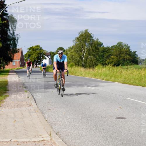 31.08.2025 - Elbe Triathlon Hamburg Michael Burmester http://msf.ph/oto/8680782 31.08.2025 10:52:35 Radfahren 1113, 1124, 1265 meine-sportfotos.de