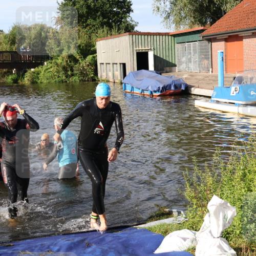 31.08.2025 - Elbe Triathlon Hamburg Luisa Fischer http://msf.ph/oto/8680784 31.08.2025 09:25:09 Schwimmen 564, 671, 704, 736, 745 meine-sportfotos.de
