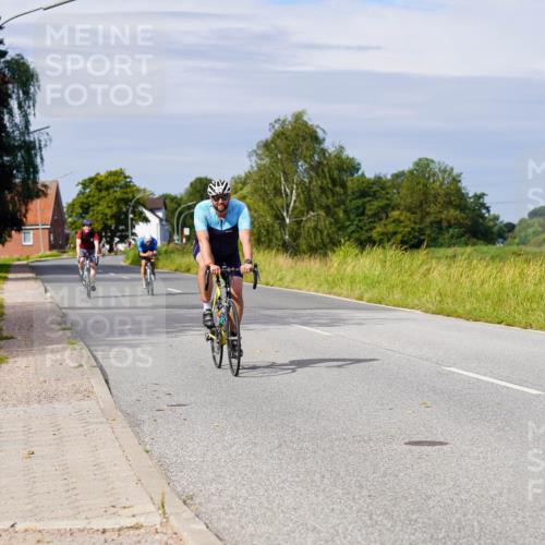 31.08.2025 - Elbe Triathlon Hamburg Michael Burmester http://msf.ph/oto/8680786 31.08.2025 10:52:36 Radfahren 1113, 1124, 1265 meine-sportfotos.de
