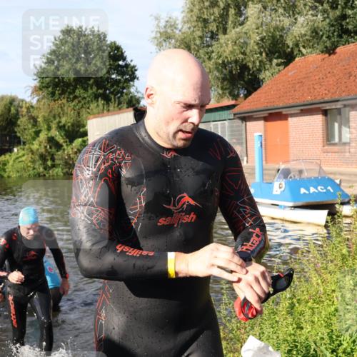 31.08.2025 - Elbe Triathlon Hamburg Luisa Fischer http://msf.ph/oto/8680802 31.08.2025 09:25:12 Schwimmen 564, 662, 671, 704, 735, 736, 745 meine-sportfotos.de