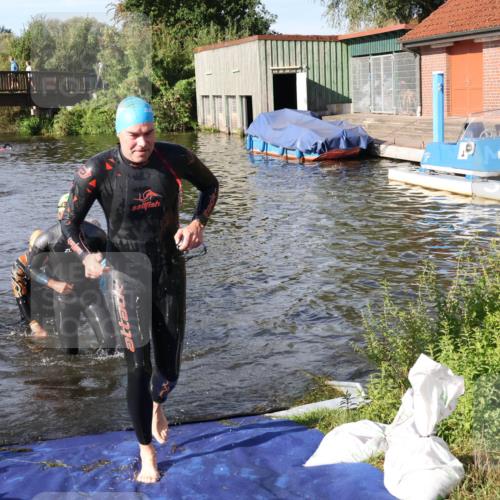 31.08.2025 - Elbe Triathlon Hamburg Luisa Fischer http://msf.ph/oto/8680804 31.08.2025 09:25:14 Schwimmen 564, 662, 671, 704, 735, 736 meine-sportfotos.de