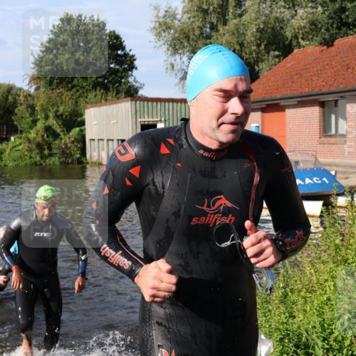 31.08.2025 - Elbe Triathlon Hamburg Luisa Fischer http://msf.ph/oto/8680810 31.08.2025 09:25:15 Schwimmen 564, 662, 671, 704, 735, 736 meine-sportfotos.de