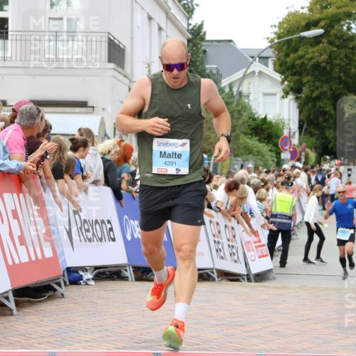 31.08.2025 - 21. Blankeneser Heldenlauf Strokosch-Dieckow http://msf.ph/oto/8680811 31.08.2025 12:07:16 Ziel 5036, 5524, 4001, 4291 meine-sportfotos.de