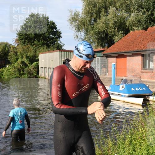 31.08.2025 - Elbe Triathlon Hamburg Luisa Fischer http://msf.ph/oto/8680812 31.08.2025 09:25:23 Schwimmen 634, 662, 735, 736 meine-sportfotos.de