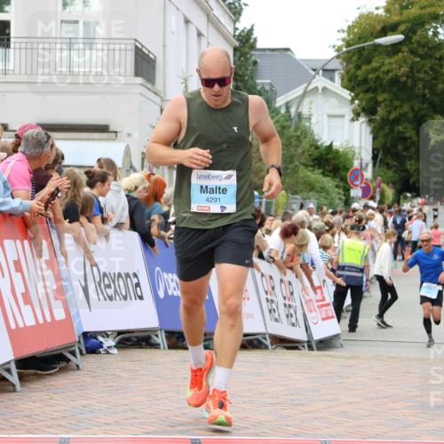 31.08.2025 - 21. Blankeneser Heldenlauf Strokosch-Dieckow http://msf.ph/oto/8680818 31.08.2025 12:07:16 Ziel 5036, 5524, 4001, 4291 meine-sportfotos.de