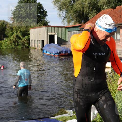 31.08.2025 - Elbe Triathlon Hamburg Luisa Fischer http://msf.ph/oto/8680820 31.08.2025 09:25:39 Schwimmen 747, 778 meine-sportfotos.de