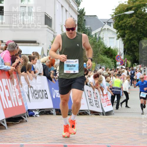 31.08.2025 - 21. Blankeneser Heldenlauf Strokosch-Dieckow http://msf.ph/oto/8680826 31.08.2025 12:07:16 Ziel 5036, 5524, 4001, 4291 meine-sportfotos.de