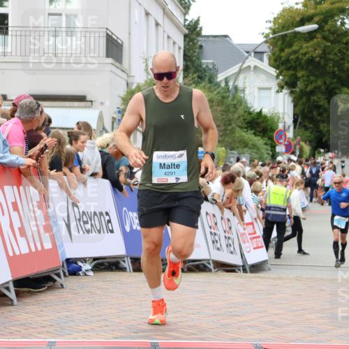 31.08.2025 - 21. Blankeneser Heldenlauf Strokosch-Dieckow http://msf.ph/oto/8680834 31.08.2025 12:07:16 Ziel 5036, 5524, 4001, 4291 meine-sportfotos.de