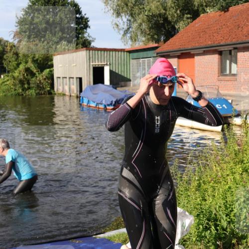 31.08.2025 - Elbe Triathlon Hamburg Luisa Fischer http://msf.ph/oto/8680840 31.08.2025 09:25:53 Schwimmen 774, 778, 849 meine-sportfotos.de