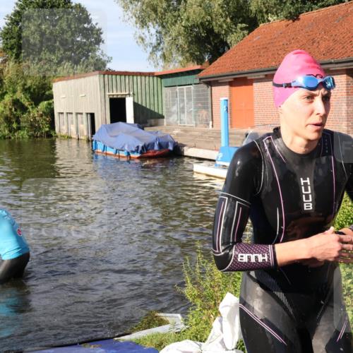 31.08.2025 - Elbe Triathlon Hamburg Luisa Fischer http://msf.ph/oto/8680842 31.08.2025 09:25:53 Schwimmen 774, 778, 849 meine-sportfotos.de