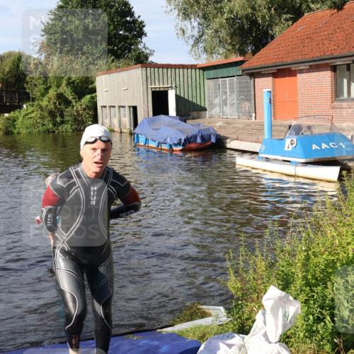 31.08.2025 - Elbe Triathlon Hamburg Luisa Fischer http://msf.ph/oto/8680846 31.08.2025 09:25:59 Schwimmen 774 meine-sportfotos.de