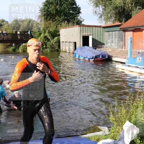 31.08.2025 - Elbe Triathlon Hamburg Luisa Fischer http://msf.ph/oto/8680854 31.08.2025 09:27:04 Schwimmen 748, 922 meine-sportfotos.de