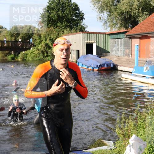 31.08.2025 - Elbe Triathlon Hamburg Luisa Fischer http://msf.ph/oto/8680856 31.08.2025 09:27:04 Schwimmen 748, 922 meine-sportfotos.de