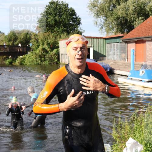 31.08.2025 - Elbe Triathlon Hamburg Luisa Fischer http://msf.ph/oto/8680857 31.08.2025 09:27:05 Schwimmen 687, 748, 922 meine-sportfotos.de