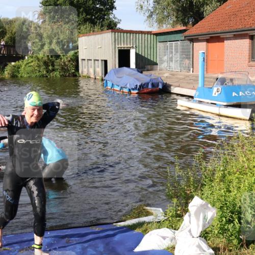 31.08.2025 - Elbe Triathlon Hamburg Luisa Fischer http://msf.ph/oto/8680867 31.08.2025 09:27:09 Schwimmen 687, 711, 922 meine-sportfotos.de