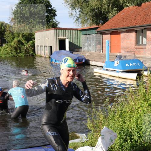 31.08.2025 - Elbe Triathlon Hamburg Luisa Fischer http://msf.ph/oto/8680873 31.08.2025 09:27:10 Schwimmen 687, 711, 922 meine-sportfotos.de