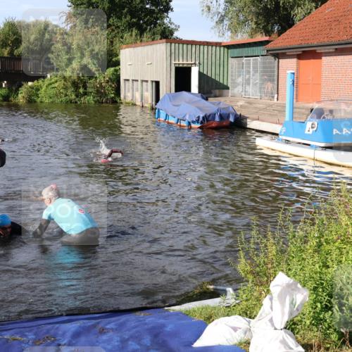 31.08.2025 - Elbe Triathlon Hamburg Luisa Fischer http://msf.ph/oto/8680877 31.08.2025 09:27:14 Schwimmen 681, 687, 711 meine-sportfotos.de