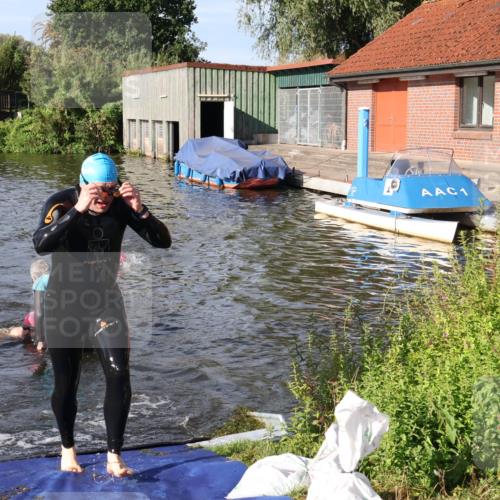 31.08.2025 - Elbe Triathlon Hamburg Luisa Fischer http://msf.ph/oto/8680895 31.08.2025 09:27:18 Schwimmen 681, 687, 711, 854 meine-sportfotos.de