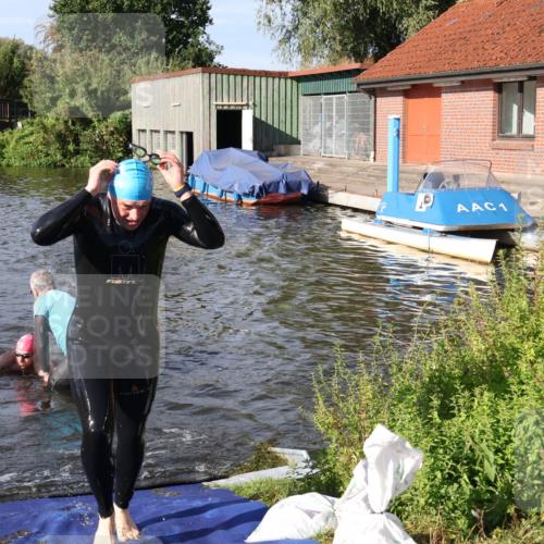 31.08.2025 - Elbe Triathlon Hamburg Luisa Fischer http://msf.ph/oto/8680896 31.08.2025 09:27:18 Schwimmen 681, 687, 711, 854 meine-sportfotos.de