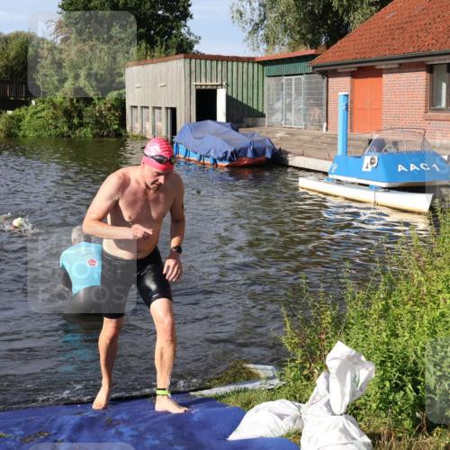 31.08.2025 - Elbe Triathlon Hamburg Luisa Fischer http://msf.ph/oto/8680904 31.08.2025 09:27:23 Schwimmen 679, 681, 854 meine-sportfotos.de