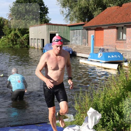 31.08.2025 - Elbe Triathlon Hamburg Luisa Fischer http://msf.ph/oto/8680907 31.08.2025 09:27:24 Schwimmen 679, 681, 854 meine-sportfotos.de