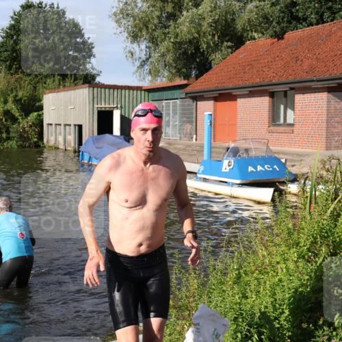 31.08.2025 - Elbe Triathlon Hamburg Luisa Fischer http://msf.ph/oto/8680909 31.08.2025 09:27:24 Schwimmen 679, 681, 854 meine-sportfotos.de