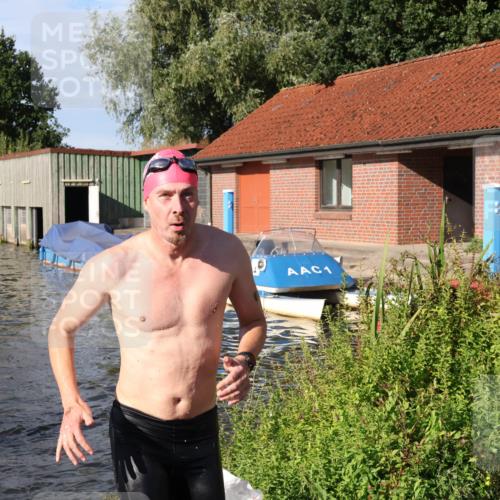 31.08.2025 - Elbe Triathlon Hamburg Luisa Fischer http://msf.ph/oto/8680911 31.08.2025 09:27:24 Schwimmen 679, 681, 854 meine-sportfotos.de